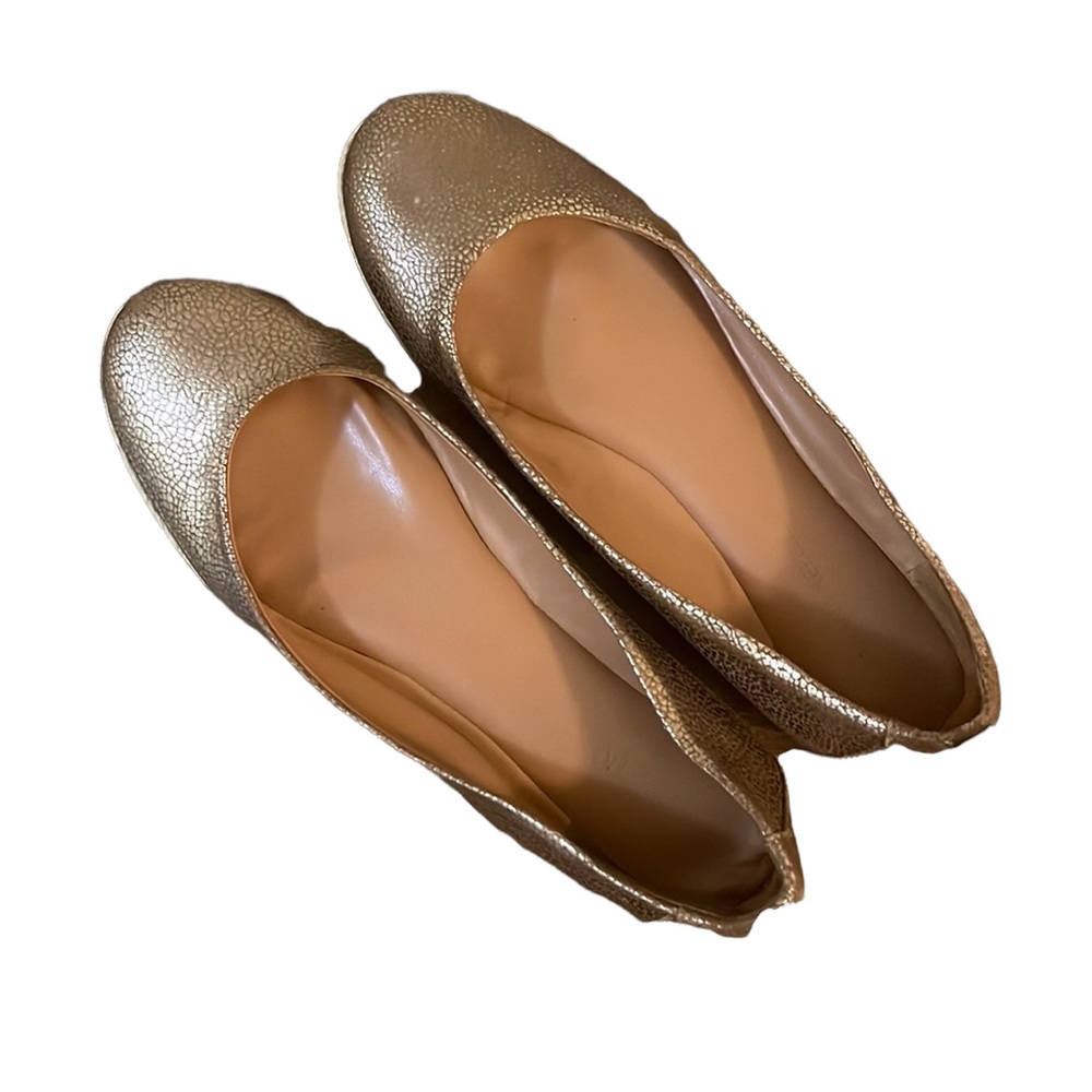 Leather Banana Republic. Gold/bronze metallic flats. Size 6.5- small 7.